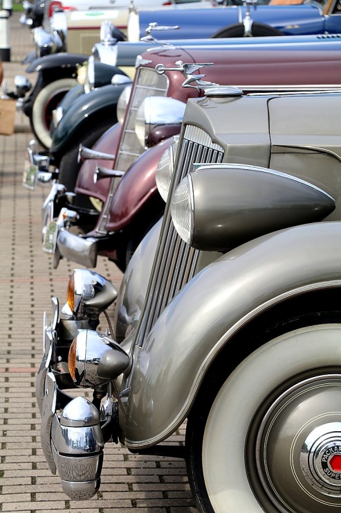 Pie Rīgas Motormuzeja Bauskas filiāles pulcējas antīko automobiļu braucēji 374351