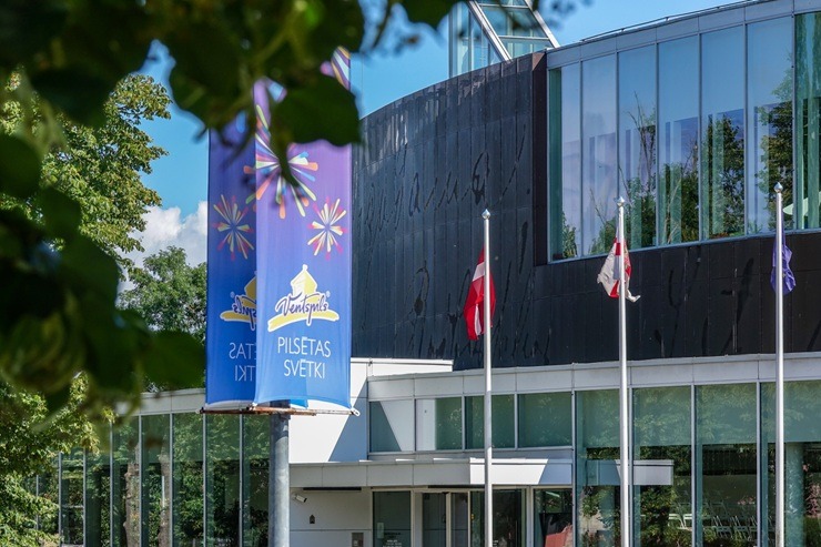 Ventspils saposta pilsētas svētku rotās 374455