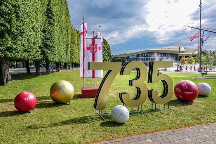 Ventspils saposta pilsētas svētku rotās 374445