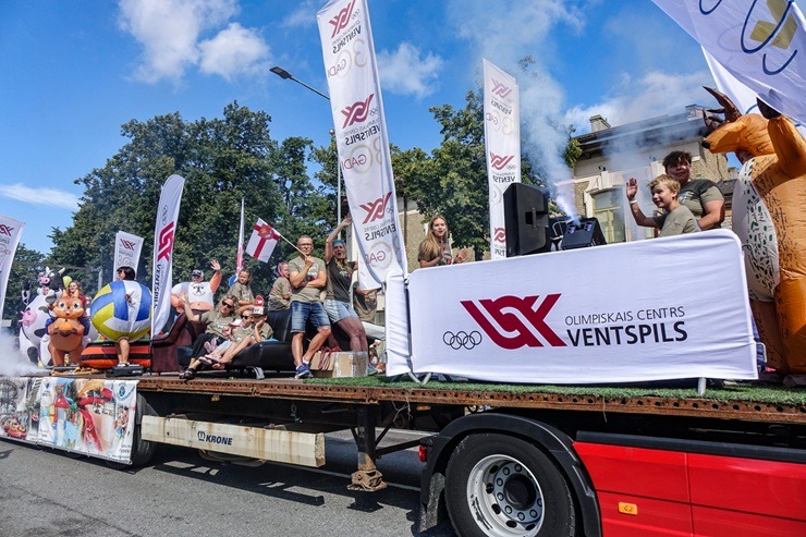 Ar košu gājienu Ventspils sāk vērienīgas svētku svinības 374528
