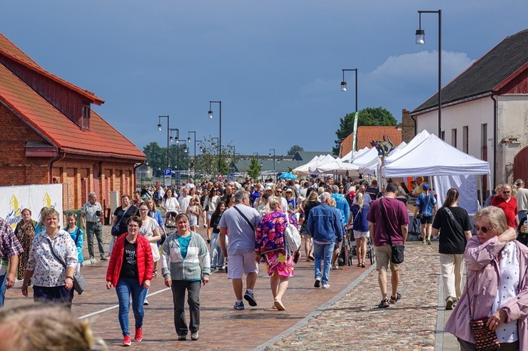 Ventspilnieki un viesi daudzpusīgi svin pilsētas svētkus 374587