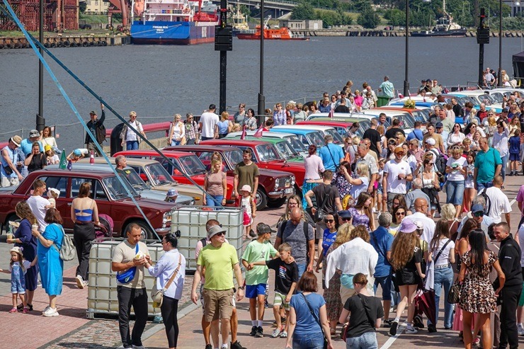 Ventspilnieki un viesi daudzpusīgi svin pilsētas svētkus 374600