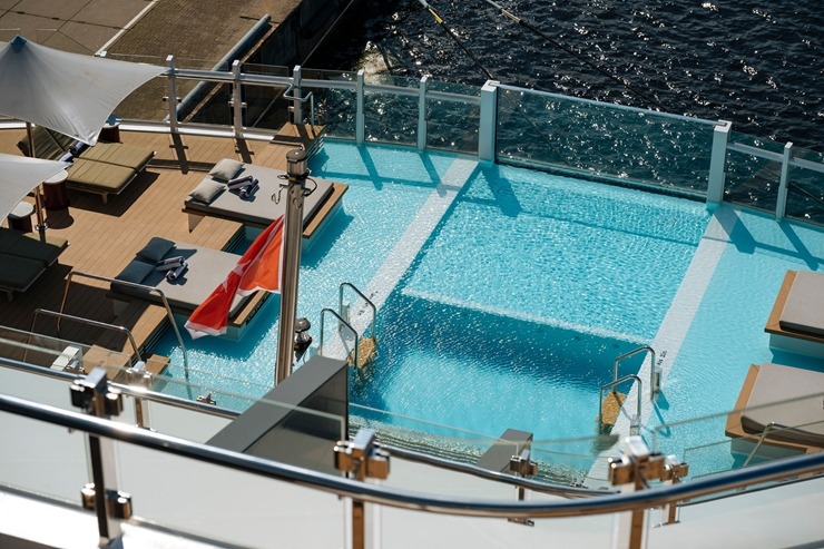 Rīgā ienāk pasaules slavenā zīmola «The Ritz-Carlton Yacht Collection» superjahta «ILMA». Foto: Valdis Skudre Rīgā ienāk pasaules slavenā zīmola «The Ritz-Carlton Yacht Collection» superjahta «ILMA». Foto: Valdis Skudre 374626
