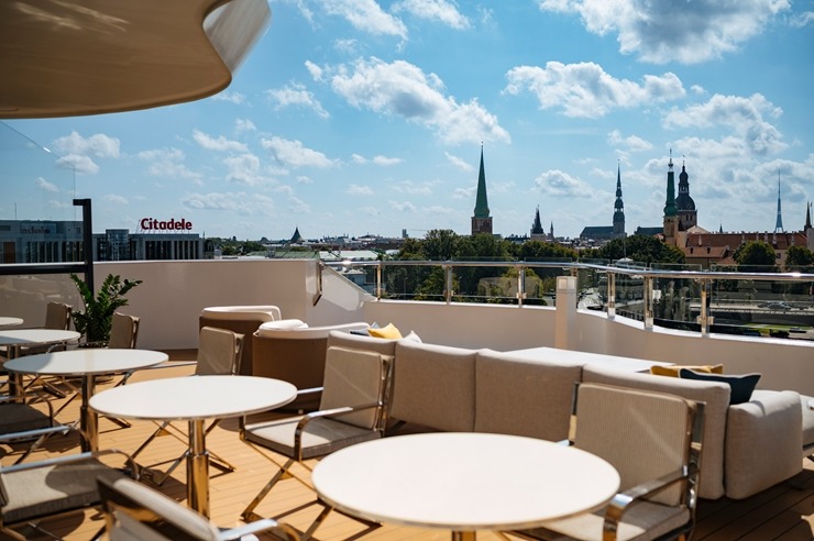 Rīgā ienāk pasaules slavenā zīmola «The Ritz-Carlton Yacht Collection» superjahta «ILMA». Foto: Valdis Skudre Rīgā ienāk pasaules slavenā zīmola «The Ritz-Carlton Yacht Collection» superjahta «ILMA». Foto: Valdis Skudre 374628
