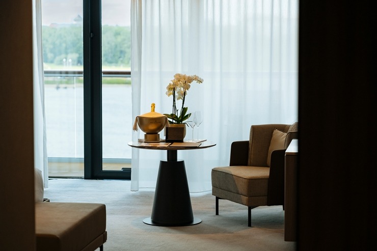 Rīgā ienāk pasaules slavenā zīmola «The Ritz-Carlton Yacht Collection» superjahta «ILMA». Foto: Valdis Skudre Rīgā ienāk pasaules slavenā zīmola «The Ritz-Carlton Yacht Collection» superjahta «ILMA». Foto: Valdis Skudre 374640