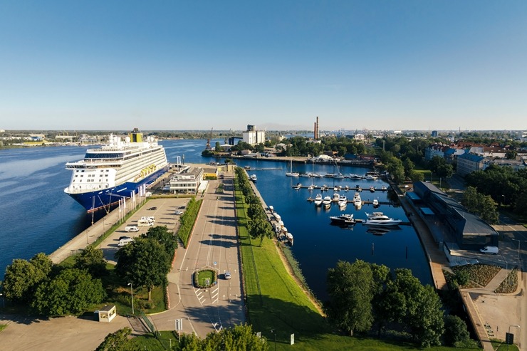 Rīgā ienāk pasaules slavenā zīmola «The Ritz-Carlton Yacht Collection» superjahta «ILMA». Foto: Valdis Skudre Rīgā ienāk pasaules slavenā zīmola «The Ritz-Carlton Yacht Collection» superjahta «ILMA». Foto: Valdis Skudre 374620