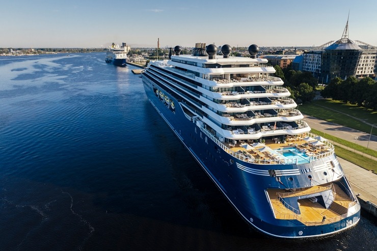Rīgā ienāk pasaules slavenā zīmola «The Ritz-Carlton Yacht Collection» superjahta «ILMA». Foto: Valdis Skudre Rīgā ienāk pasaules slavenā zīmola «The Ritz-Carlton Yacht Collection» superjahta «ILMA». Foto: Valdis Skudre 374622