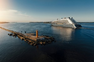 Rīgā ienāk pasaules slavenā zīmola «The Ritz-Carlton Yacht Collection» superjahta «ILMA» - Foto