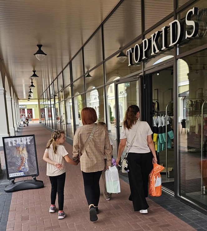 Apmeklējam modernu iepirkšanās ciematu «Via Jurmala Outlet Village» 374801