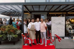 Rīgā durvis apmeklētājiem ver jauns grieķu restorāns - Foto