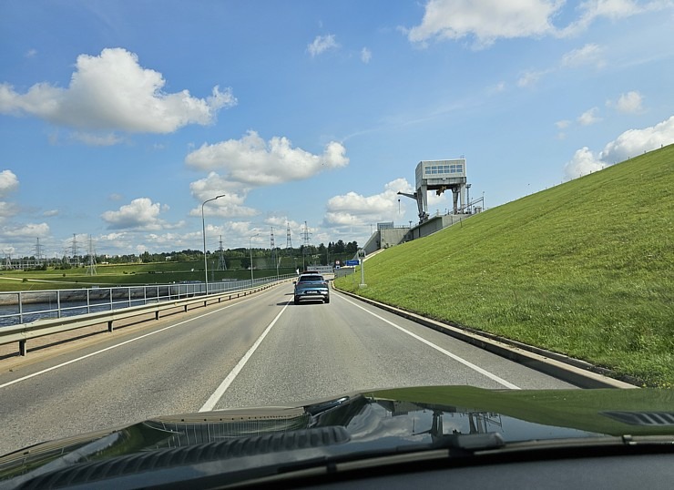 Travelnews.lv piedalās «Gada auto» testa braucienā ar 22 automašīnām 375026