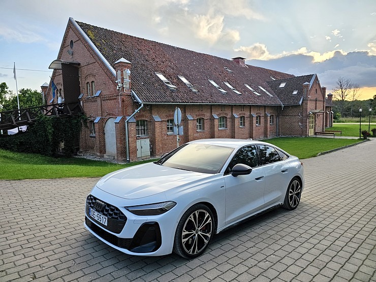 Ar jauno «Audi A5 e-hybrid» ceļojam uz Jaunmoku pili Tukuma novadā 375104