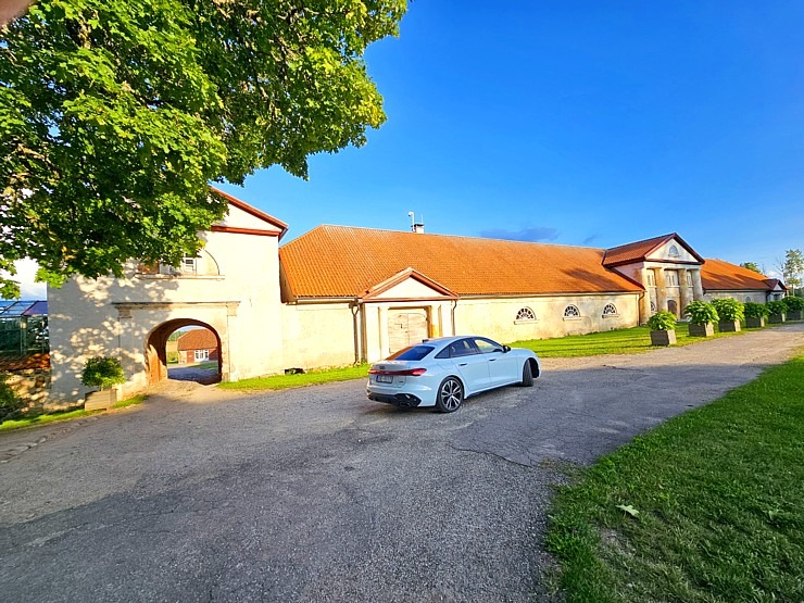 Ar jauno «Audi A5 Sedan e-hybrid» ceļojam uz Nurmuižas pili Talsu novadā 375141
