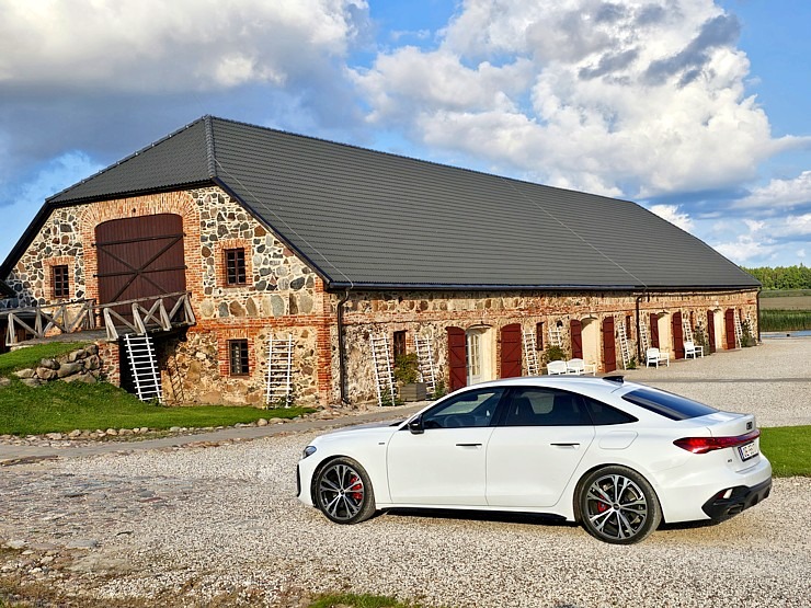 Ar jauno «Audi A5 Sedan e-hybrid» ceļojam uz Nurmuižas pili Talsu novadā 375143