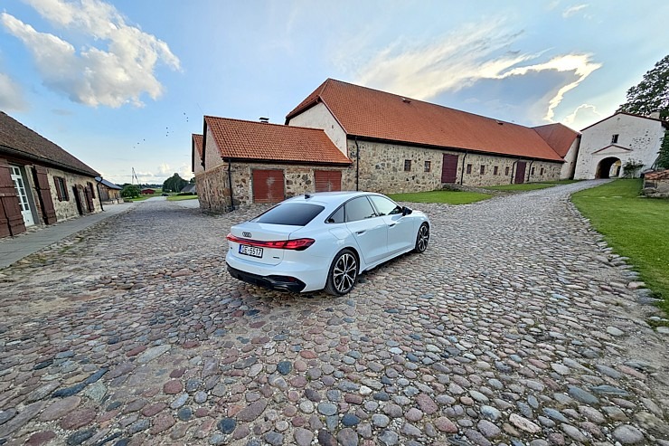 Ar jauno «Audi A5 Sedan e-hybrid» ceļojam uz Nurmuižas pili Talsu novadā 375149