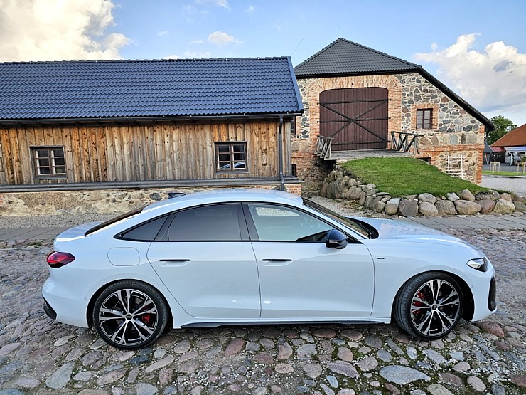 Ar jauno «Audi A5 Sedan e-hybrid» ceļojam uz Nurmuižas pili Talsu novadā 375150