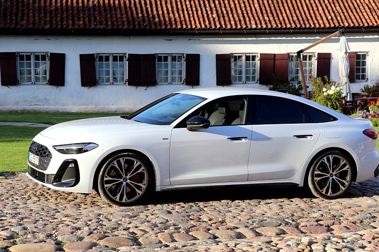 Ar jauno «Audi A5 Sedan e-hybrid» ceļojam uz Nurmuižas pili Talsu novadā 375151
