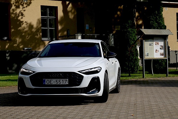 Ar jauno «Audi A5 Sedan e-hybrid» ceļojam uz Skrundu muižu Kuldīgas novadā 375178