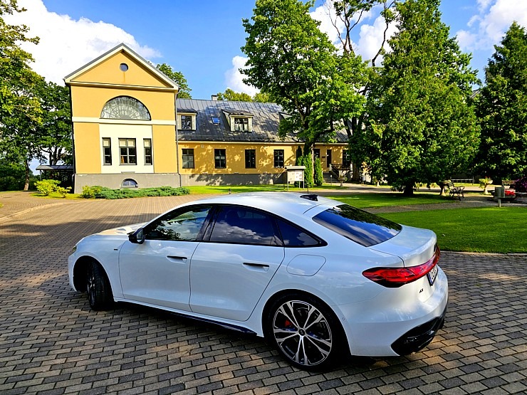 Ar jauno «Audi A5 Sedan e-hybrid» ceļojam uz Skrundu muižu Kuldīgas novadā 375163