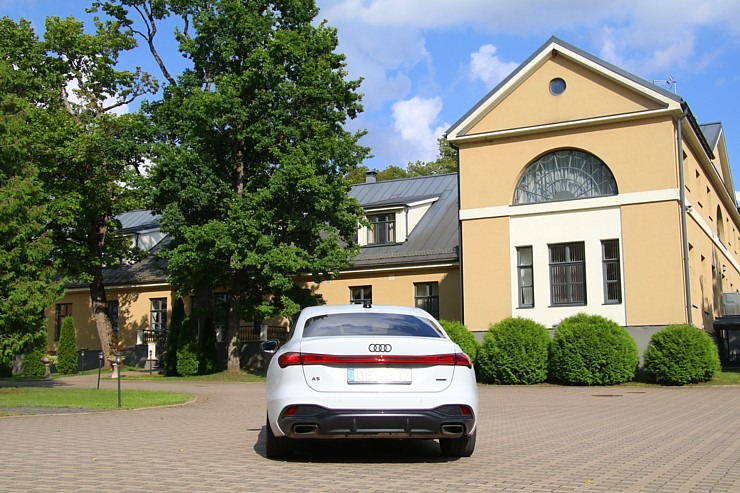 Ar jauno «Audi A5 Sedan e-hybrid» ceļojam uz Skrundu muižu Kuldīgas novadā 375164