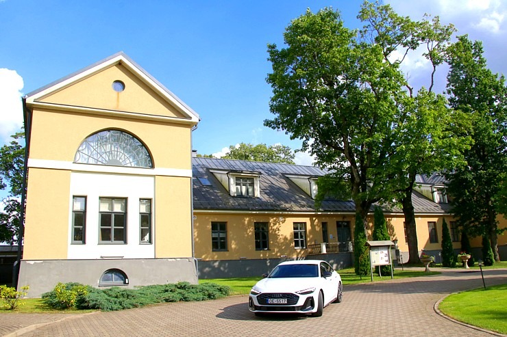 Ar jauno «Audi A5 Sedan e-hybrid» ceļojam uz Skrundu muižu Kuldīgas novadā 375165