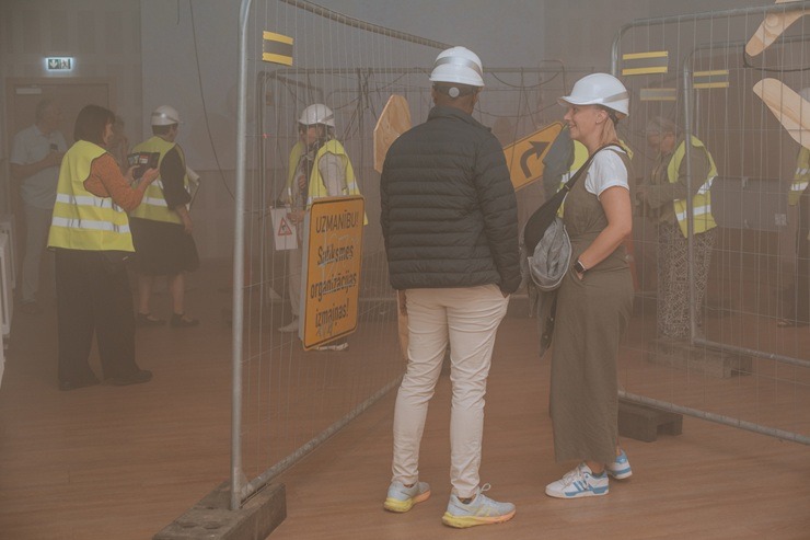Siguldā atklāj Džemmai Skulmei veltītu izstādi 375264