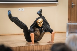 4