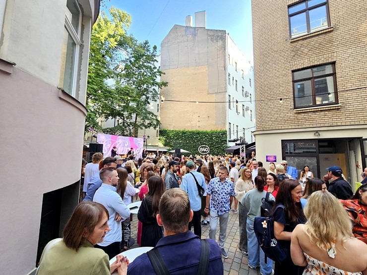 Brīvības ielas 40 pagalma svētki pulcē slavenības un «Tez Tour Latvija» sadarbības partnerus 375373