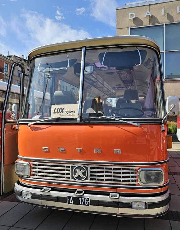 Retro autobusu festivāls - «Lux Express Latvia» atzīmē 30 gadu jubileju pasažieru pārvadājumu jomā 375417
