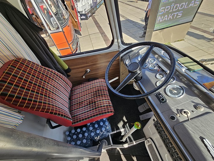 Retro autobusu festivāls - «Lux Express Latvia» atzīmē 30 gadu jubileju pasažieru pārvadājumu jomā 375423