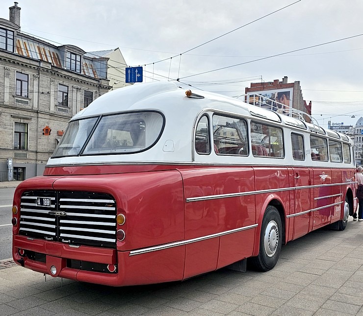 Retro autobusu festivāls - «Lux Express Latvia» atzīmē 30 gadu jubileju pasažieru pārvadājumu jomā 375455