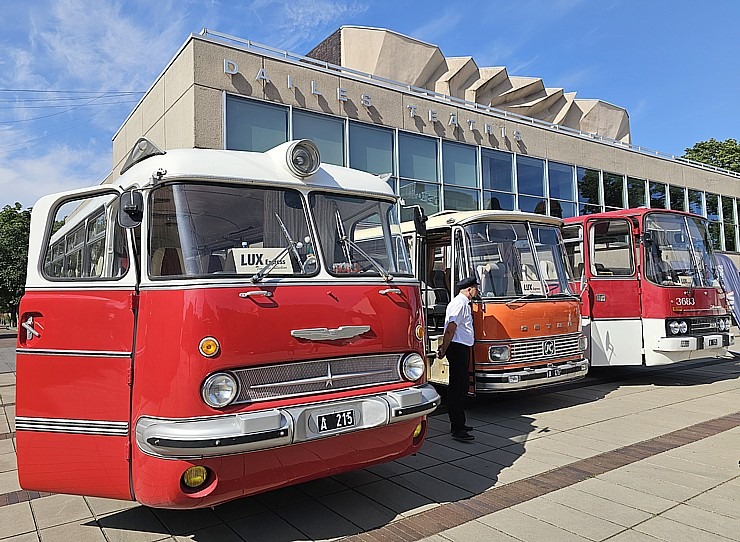 Retro autobusu festivāls - «Lux Express Latvia» atzīmē 30 gadu jubileju pasažieru pārvadājumu jomā 375411