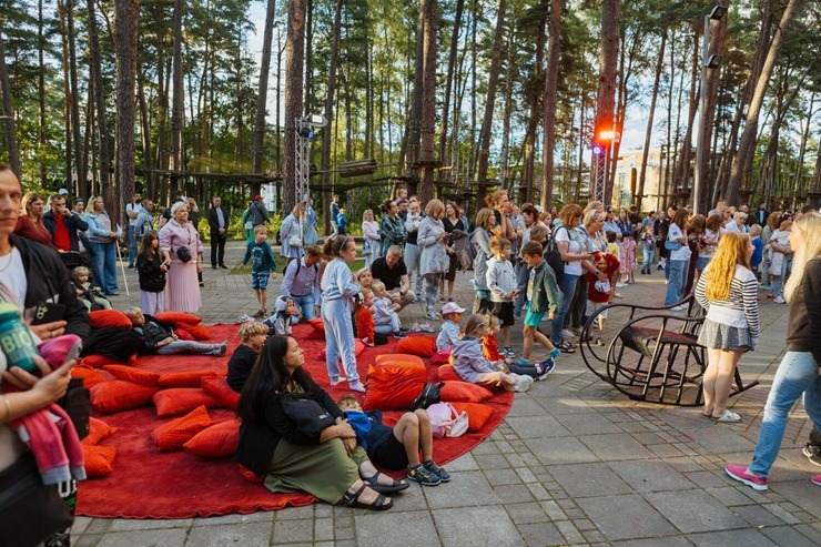 Jūrmalas Mežaparks pārtop par piedzīvojumu, burvestību un neparastu noskaņu valstību 375508