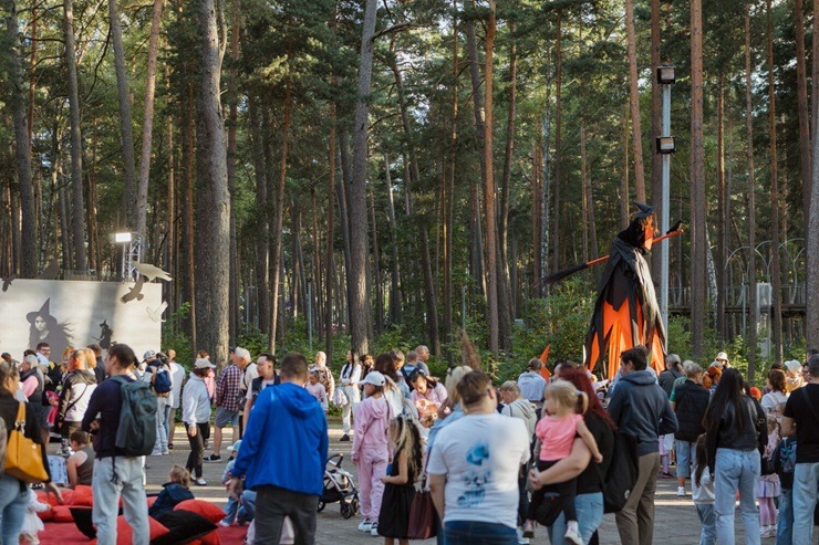 Jūrmalas Mežaparks pārtop par piedzīvojumu, burvestību un neparastu noskaņu valstību 375510