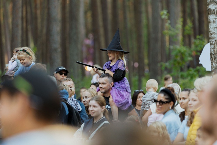 Jūrmalas Mežaparks pārtop par piedzīvojumu, burvestību un neparastu noskaņu valstību 375513