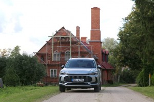 Ar jauno «MG ZS Hybrid+» dodamies uz Nabes pili pie Lādes ezera Limbažu novadā - Foto
