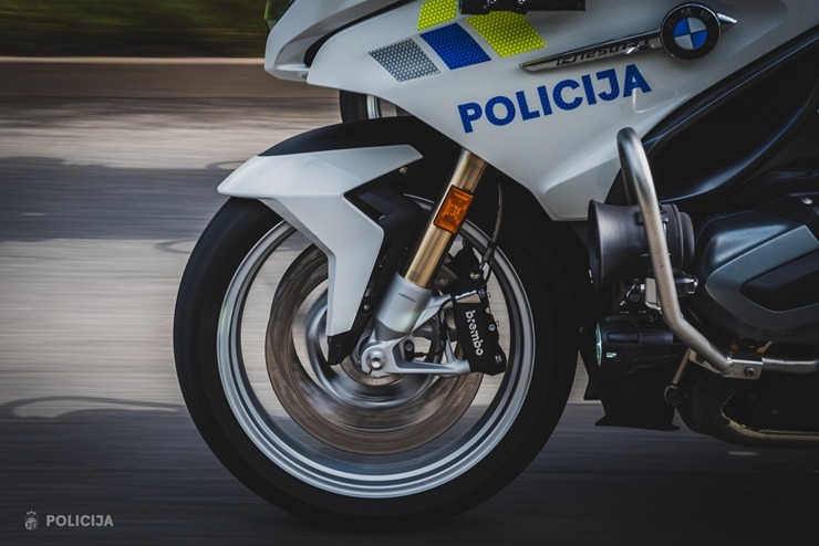 Tiek prezentētas Valsts policijas motoekipāžu jaunas formas. Foto: Artūrs Blomkalns 375757
