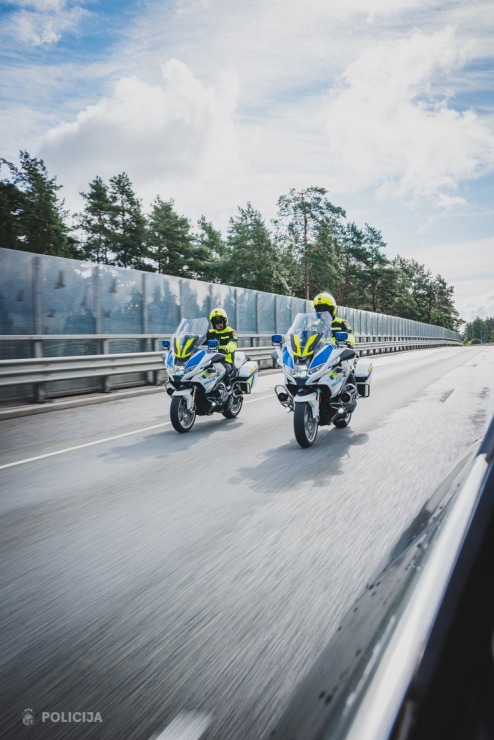 Tiek prezentētas Valsts policijas motoekipāžu jaunas formas. Foto: Artūrs Blomkalns 375750