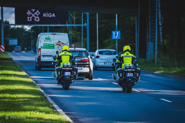 Tiek prezentētas Valsts policijas motoekipāžu jaunas formas. Foto: Artūrs Blomkalns 375751