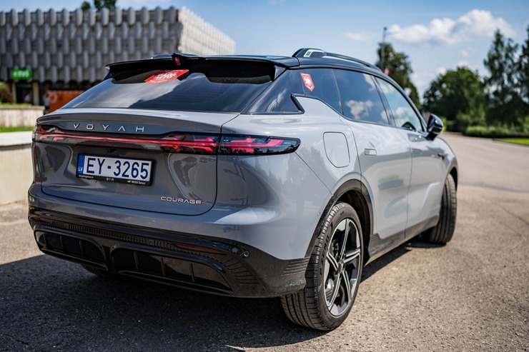 «Gada auto 2026» - jauni zīmoli, elektriskie spēkrati un pat kravas buss. Foto: Gadaauto.lv 375803