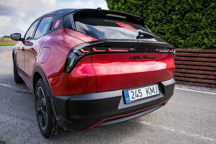 «Gada auto 2026» - jauni zīmoli, elektriskie spēkrati un pat kravas buss. Foto: Gadaauto.lv 375806