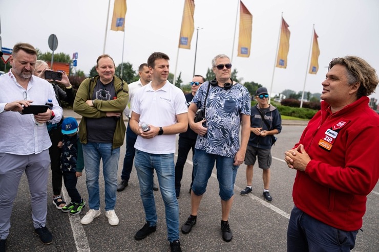 «Gada auto 2026» - jauni zīmoli, elektriskie spēkrati un pat kravas buss. Foto: Gadaauto.lv 375789