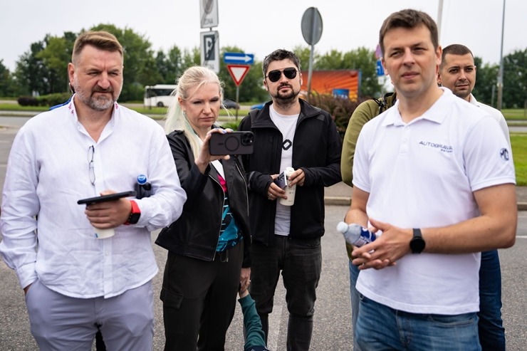 «Gada auto 2026» - jauni zīmoli, elektriskie spēkrati un pat kravas buss. Foto: Gadaauto.lv 375790