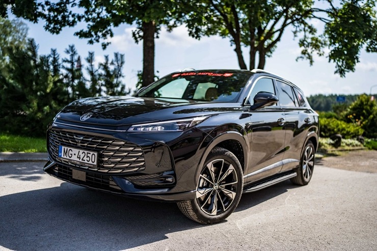 «Gada auto 2026» - jauni zīmoli, elektriskie spēkrati un pat kravas buss. Foto: Gadaauto.lv 375794