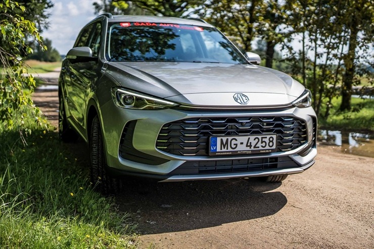 «Gada auto 2026» - jauni zīmoli, elektriskie spēkrati un pat kravas buss. Foto: Gadaauto.lv 375795