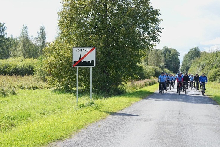 Valsts prezidents Edgars Rinkēvičs un Igaunijas prezidents Alars Kariss dodas kopīgā velobraucienā abpus Latvijas un Igaunijas robežai Valsts prezidents Edgars Rinkēvičs un Igaunijas prezidents Alars Kariss dodas kopīgā velobraucienā abpus Latvijas un Igaunijas robežai 375836