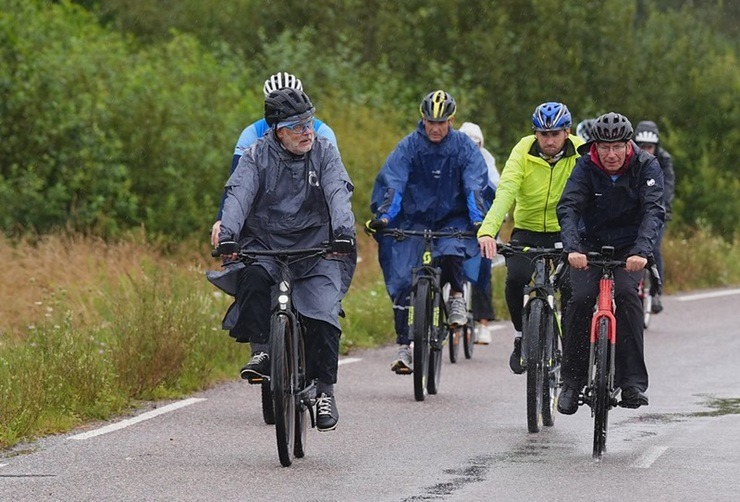 Valsts prezidents Edgars Rinkēvičs un Igaunijas prezidents Alars Kariss dodas kopīgā velobraucienā abpus Latvijas un Igaunijas robežai Valsts prezidents Edgars Rinkēvičs un Igaunijas prezidents Alars Kariss dodas kopīgā velobraucienā abpus Latvijas un Igaunijas robežai 375826