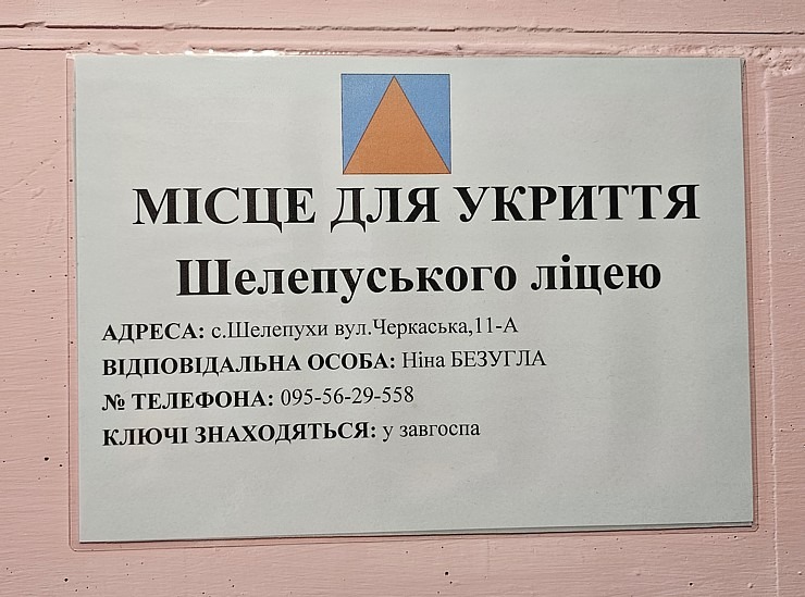 Latvijā saziedotās skolas somas ar auto nomas «SIXT» konvoju nonāk tieši Ukrainas bērnu rokās 376213