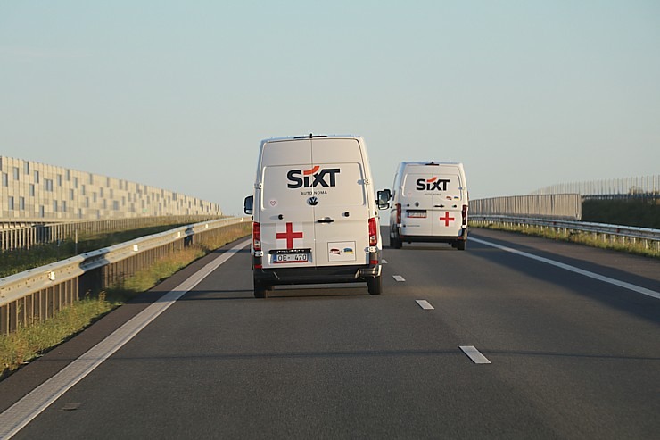 1685 km, no Rīgas līdz Čerkasiem Ukrainā, triju kravas autobusu SIXT konvojs nobrauc 24 stundās 376226