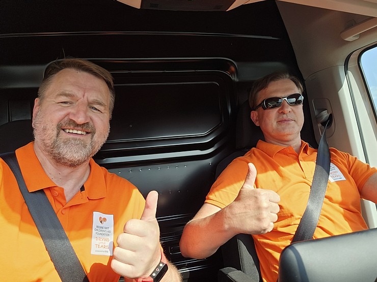 1685 km, no Rīgas līdz Čerkasiem Ukrainā, triju kravas autobusu SIXT konvojs nobrauc 24 stundās 376227